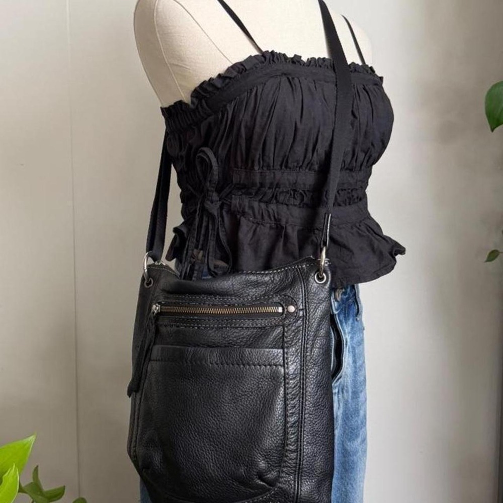 The Sak Black Pebbled Leather Crossbody Bag Silver Hardware Y2K Purse